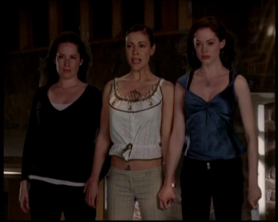 Charmed-Online-dot-722SomethingWiccaThisWayGoes2014.jpg