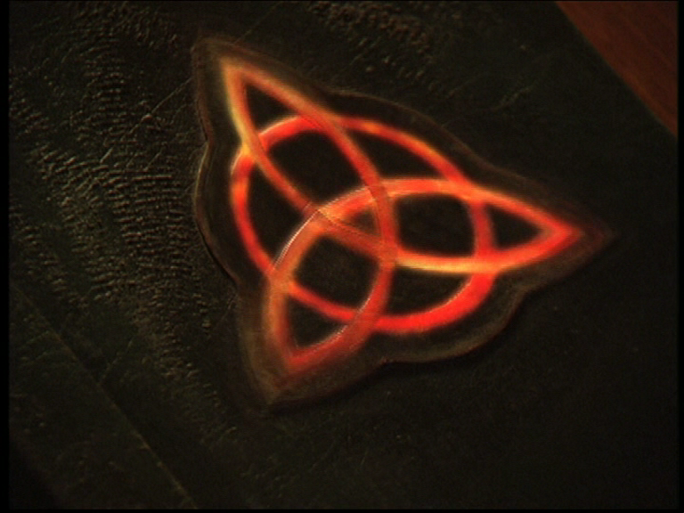 charmed-online_dot_net_OpeningCreditsS7-00032.png