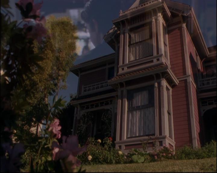 Charmed-Online_dot_net-8x01StillCharmedAndKicking0008.jpg