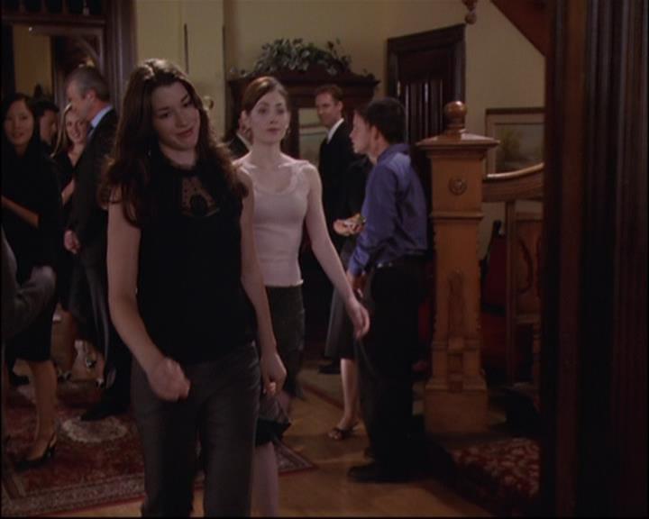 Charmed-Online_dot_net-8x01StillCharmedAndKicking0107.jpg