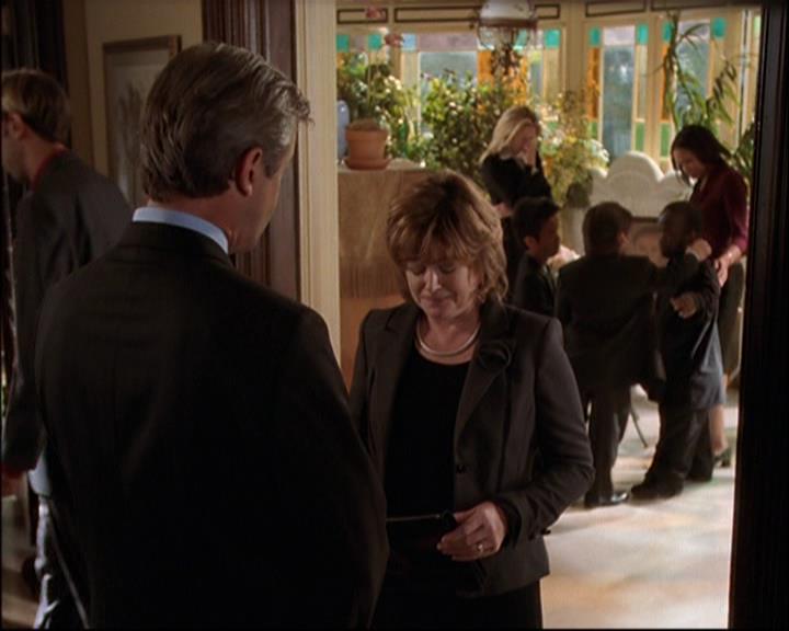 Charmed-Online_dot_net-8x01StillCharmedAndKicking0295.jpg