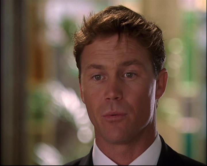 Charmed-Online_dot_net-8x01StillCharmedAndKicking0610.jpg