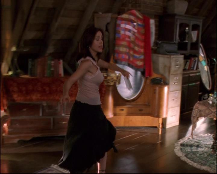 Charmed-Online_dot_net-8x01StillCharmedAndKicking0749.jpg