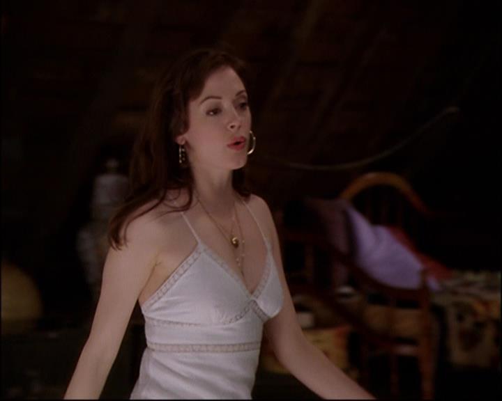 Charmed-Online_dot_net-8x01StillCharmedAndKicking0968.jpg