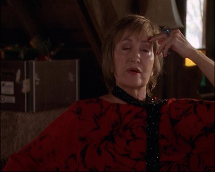 Charmed-Online_dot_net-8x01StillCharmedAndKicking0973.jpg
