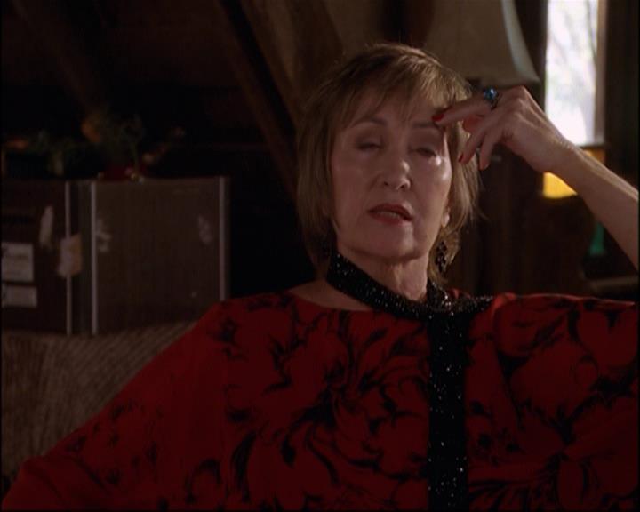 Charmed-Online_dot_net-8x01StillCharmedAndKicking0974.jpg
