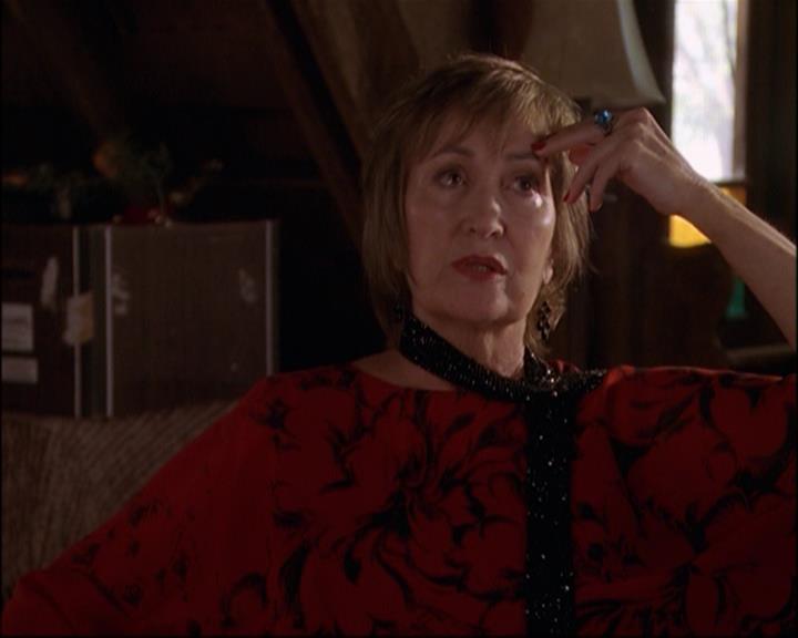 Charmed-Online_dot_net-8x01StillCharmedAndKicking0975.jpg
