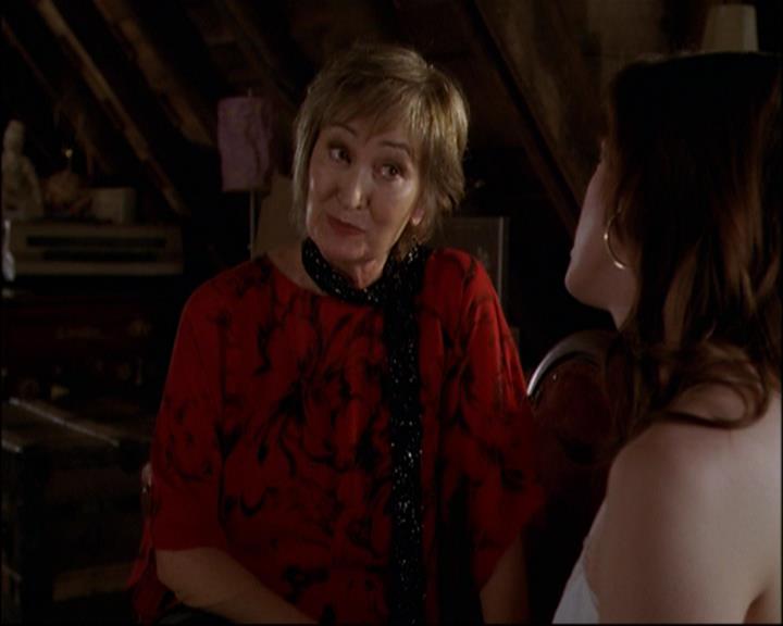 Charmed-Online_dot_net-8x01StillCharmedAndKicking0988.jpg
