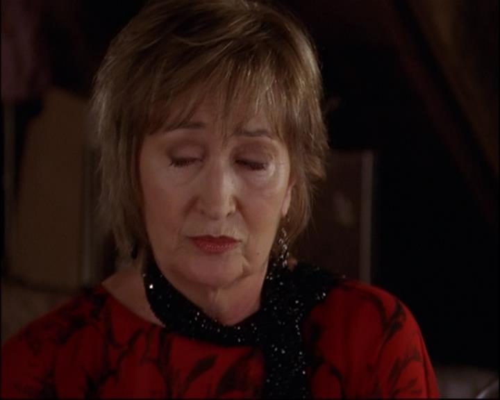 Charmed-Online_dot_net-8x01StillCharmedAndKicking1005.jpg