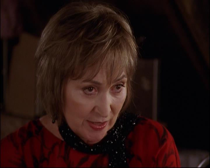Charmed-Online_dot_net-8x01StillCharmedAndKicking1009.jpg