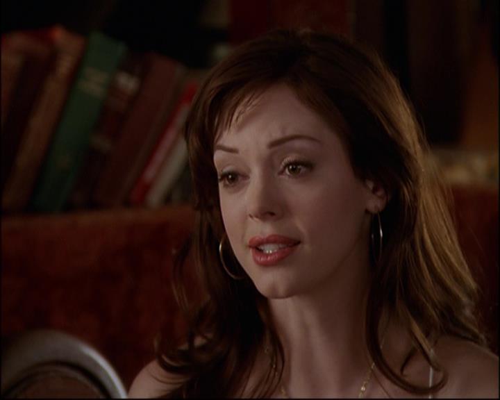 Charmed-Online_dot_net-8x01StillCharmedAndKicking1015.jpg