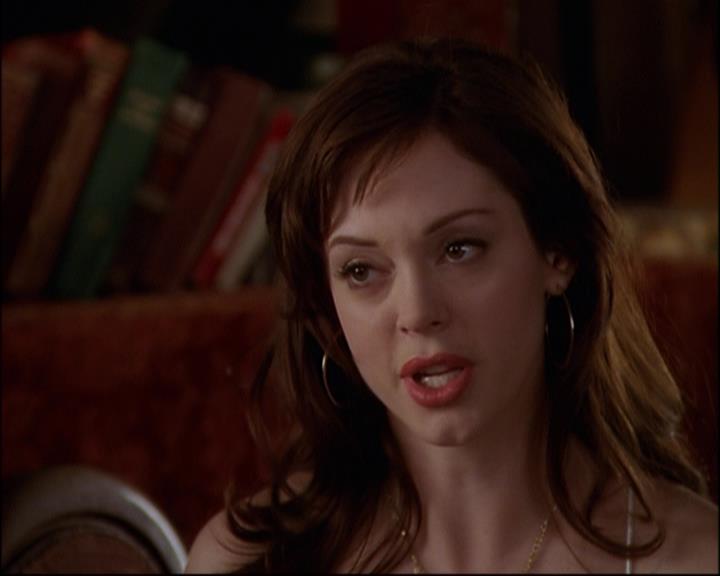 Charmed-Online_dot_net-8x01StillCharmedAndKicking1020.jpg