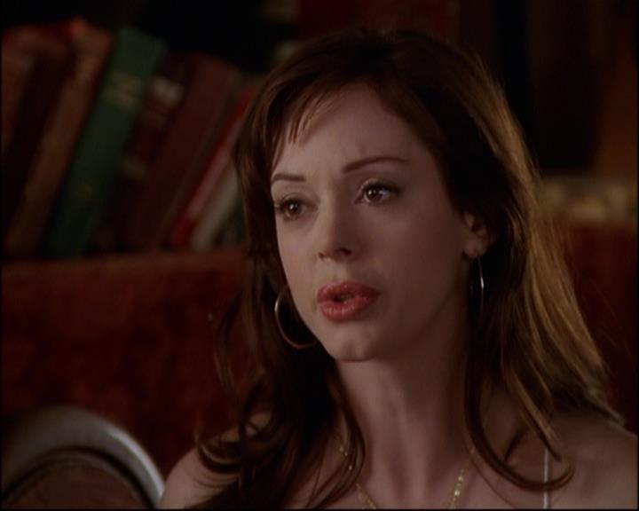 Charmed-Online_dot_net-8x01StillCharmedAndKicking1030.jpg