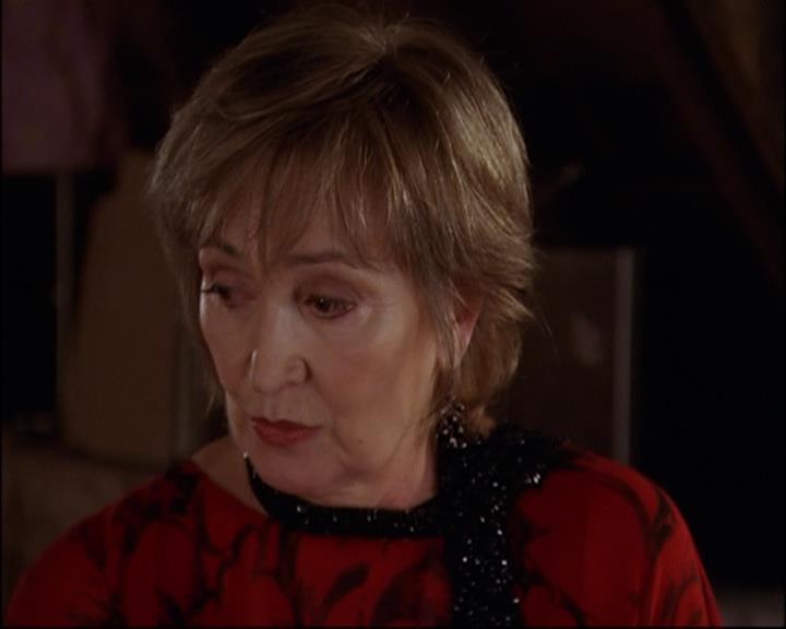 Charmed-Online_dot_net-8x01StillCharmedAndKicking1039.jpg