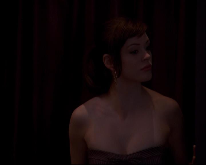Charmed-Online_dot_net-8x01StillCharmedAndKicking1198.jpg