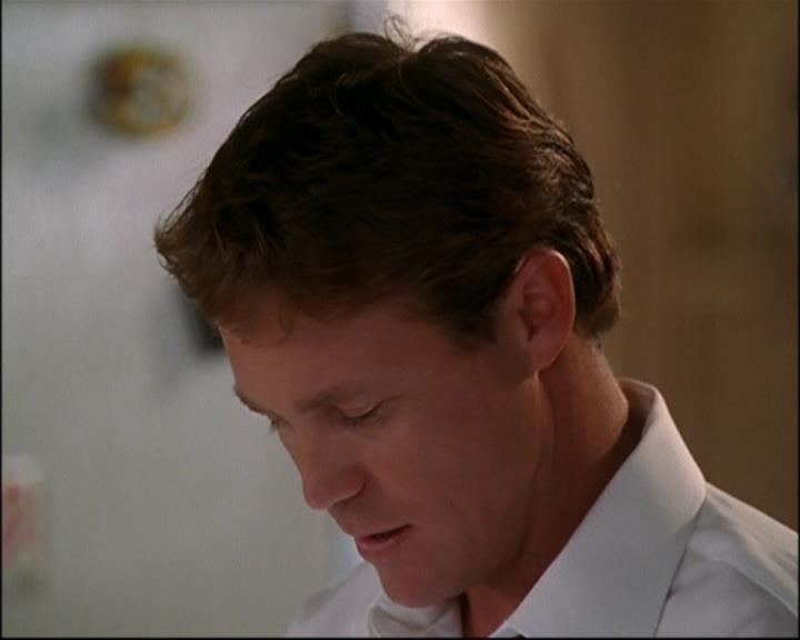 Charmed-Online_dot_net-8x01StillCharmedAndKicking1335.jpg