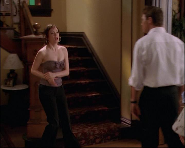 Charmed-Online_dot_net-8x01StillCharmedAndKicking1625.jpg Charmed-Online_dot_net-8x01StillCharmedAndKicking1625.jpg