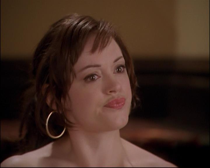 Charmed-Online_dot_net-8x01StillCharmedAndKicking1637.jpg