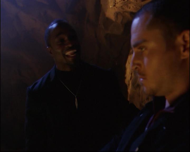 Charmed-Online_dot_net-8x01StillCharmedAndKicking1643.jpg