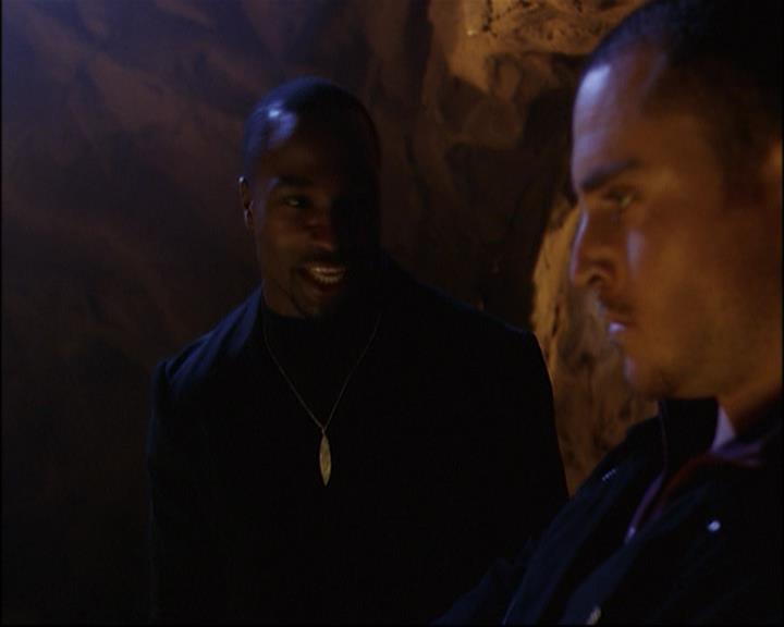 Charmed-Online_dot_net-8x01StillCharmedAndKicking1644.jpg