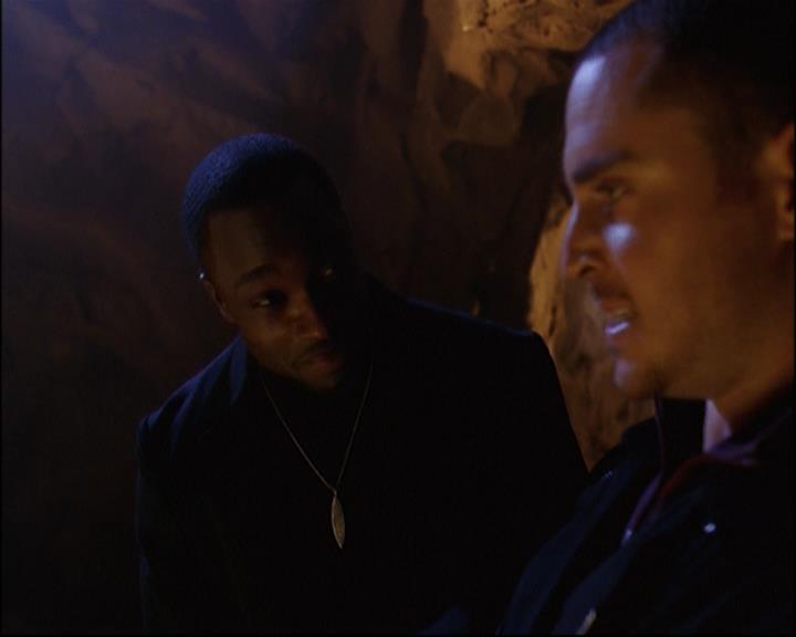 Charmed-Online_dot_net-8x01StillCharmedAndKicking1645.jpg