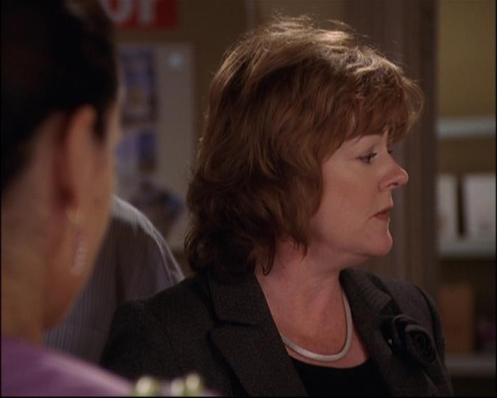 Charmed-Online_dot_net-8x01StillCharmedAndKicking1832.jpg