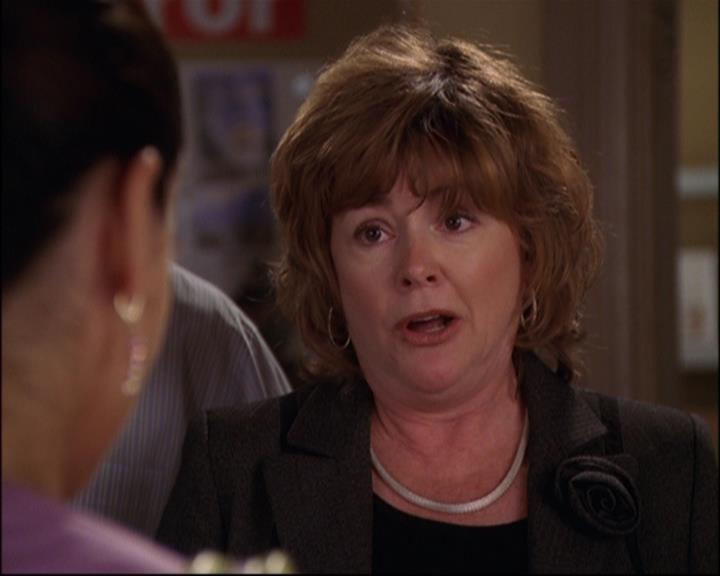 Charmed-Online_dot_net-8x01StillCharmedAndKicking1848.jpg