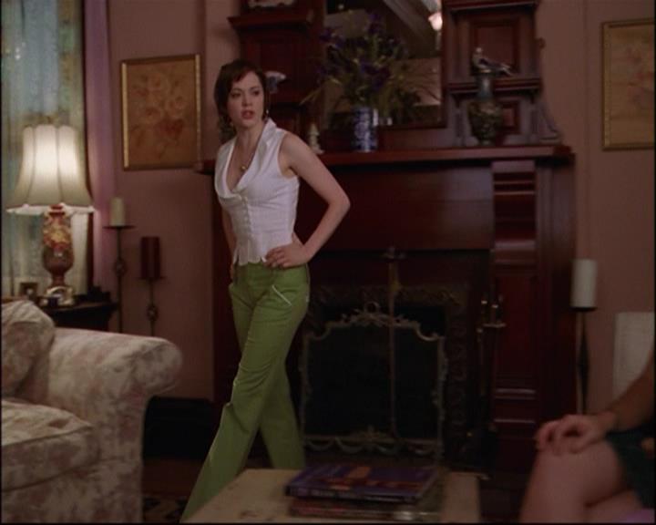 Charmed-Online_dot_net-8x01StillCharmedAndKicking2338.jpg
