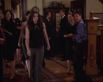 Charmed-Online_dot_net-8x01StillCharmedAndKicking0106.jpg