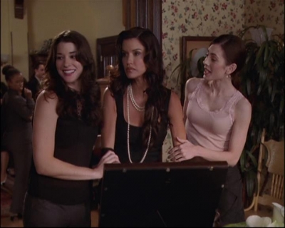 Charmed-Online_dot_net-8x01StillCharmedAndKicking0109.jpg