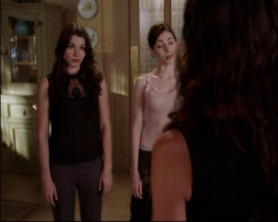 Charmed-Online_dot_net-8x01StillCharmedAndKicking0121.jpg