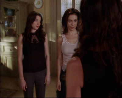 Charmed-Online_dot_net-8x01StillCharmedAndKicking0124.jpg