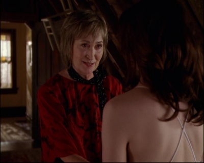 Charmed-Online_dot_net-8x01StillCharmedAndKicking1066.jpg