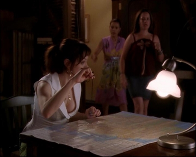 Charmed-Online_dot_net-8x01StillCharmedAndKicking2044.jpg