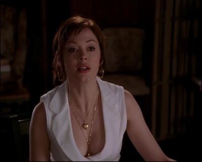 Charmed-Online_dot_net-8x01StillCharmedAndKicking2052.jpg