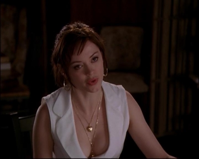 Charmed-Online_dot_net-8x01StillCharmedAndKicking2053.jpg