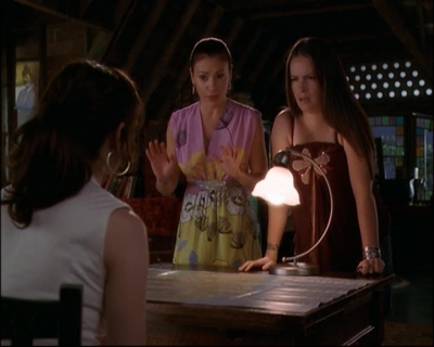 Charmed-Online_dot_net-8x01StillCharmedAndKicking2057.jpg