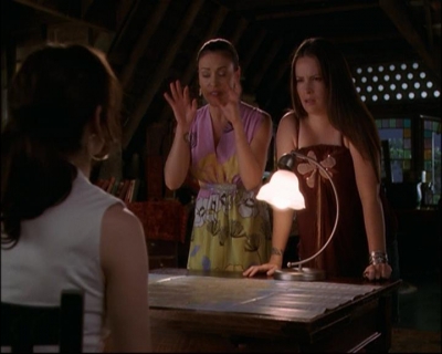 Charmed-Online_dot_net-8x01StillCharmedAndKicking2059.jpg