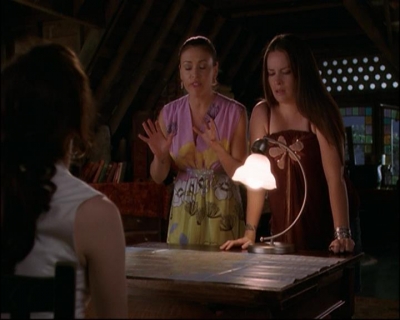 Charmed-Online_dot_net-8x01StillCharmedAndKicking2061.jpg