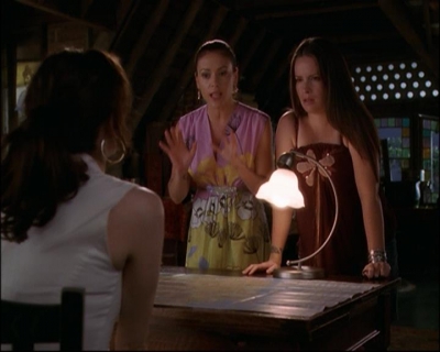 Charmed-Online_dot_net-8x01StillCharmedAndKicking2062.jpg