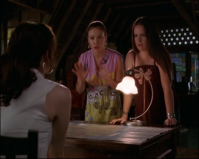 Charmed-Online_dot_net-8x01StillCharmedAndKicking2063.jpg