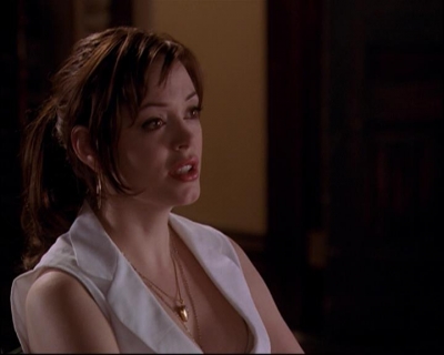 Charmed-Online_dot_net-8x01StillCharmedAndKicking2145.jpg