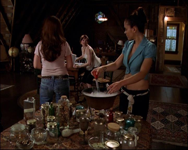 Charmed-Online-dot-net_802MaliceInWonderland2011.jpg