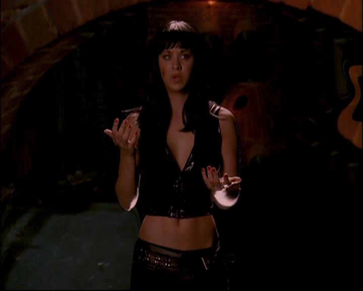 Charmed-Online-dot-net_802MaliceInWonderland2114.jpg