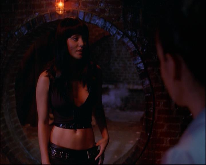 Charmed-Online-dot-net_802MaliceInWonderland2184.jpg
