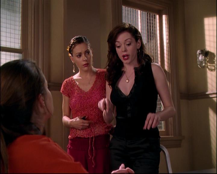 Charmed-Online-dot-net_803RunPiperRun0802.jpg