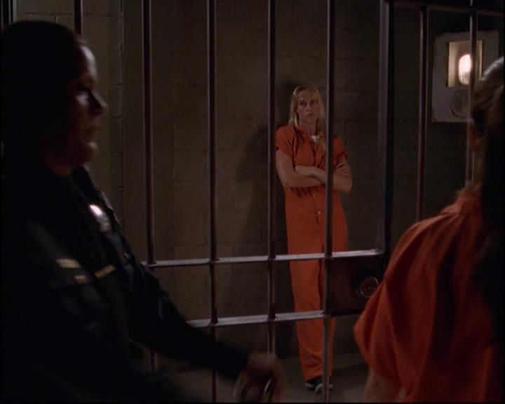 Charmed-Online-dot-net_803RunPiperRun1004.jpg