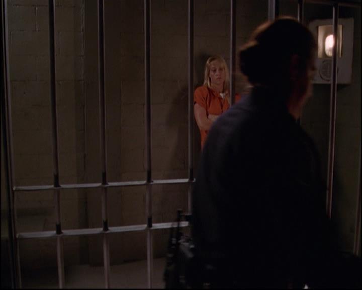 Charmed-Online-dot-net_803RunPiperRun1005.jpg