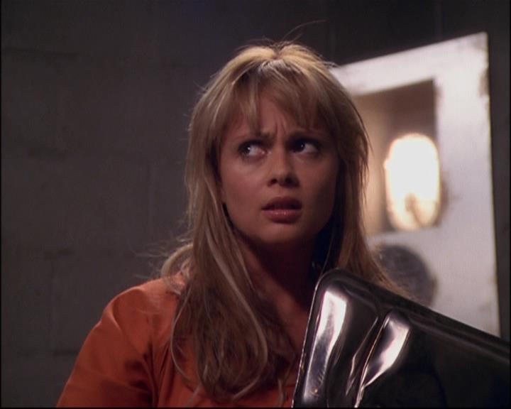 Charmed-Online-dot-net_803RunPiperRun1296.jpg