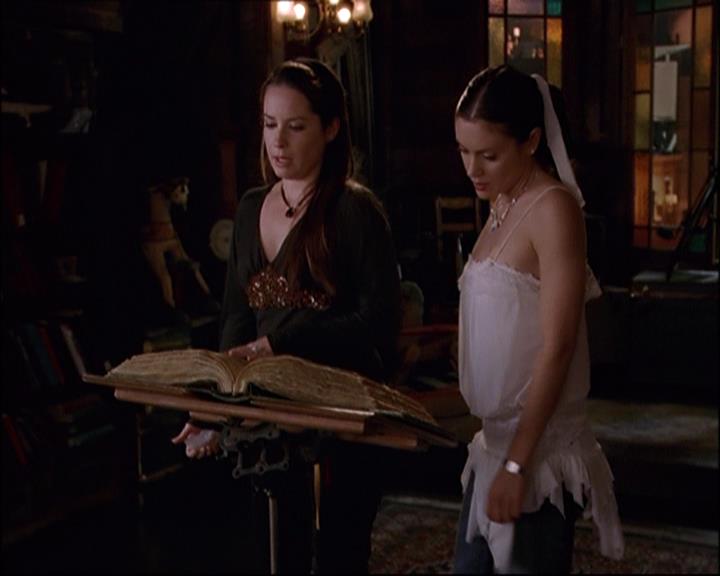 Charmed-Online-dot-net_808BattleOfTheHexes1793.jpg